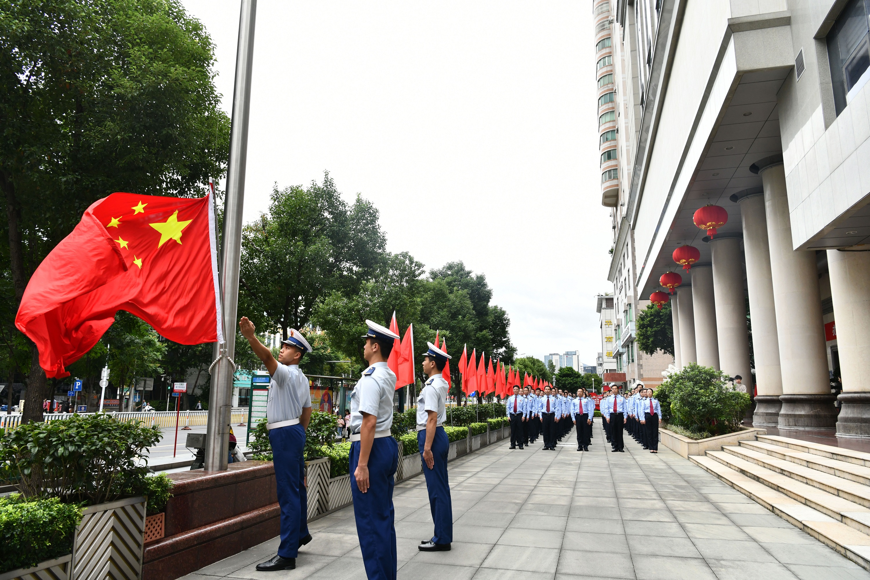 福州市税务系统国庆节后首个工作日举行升国旗仪式